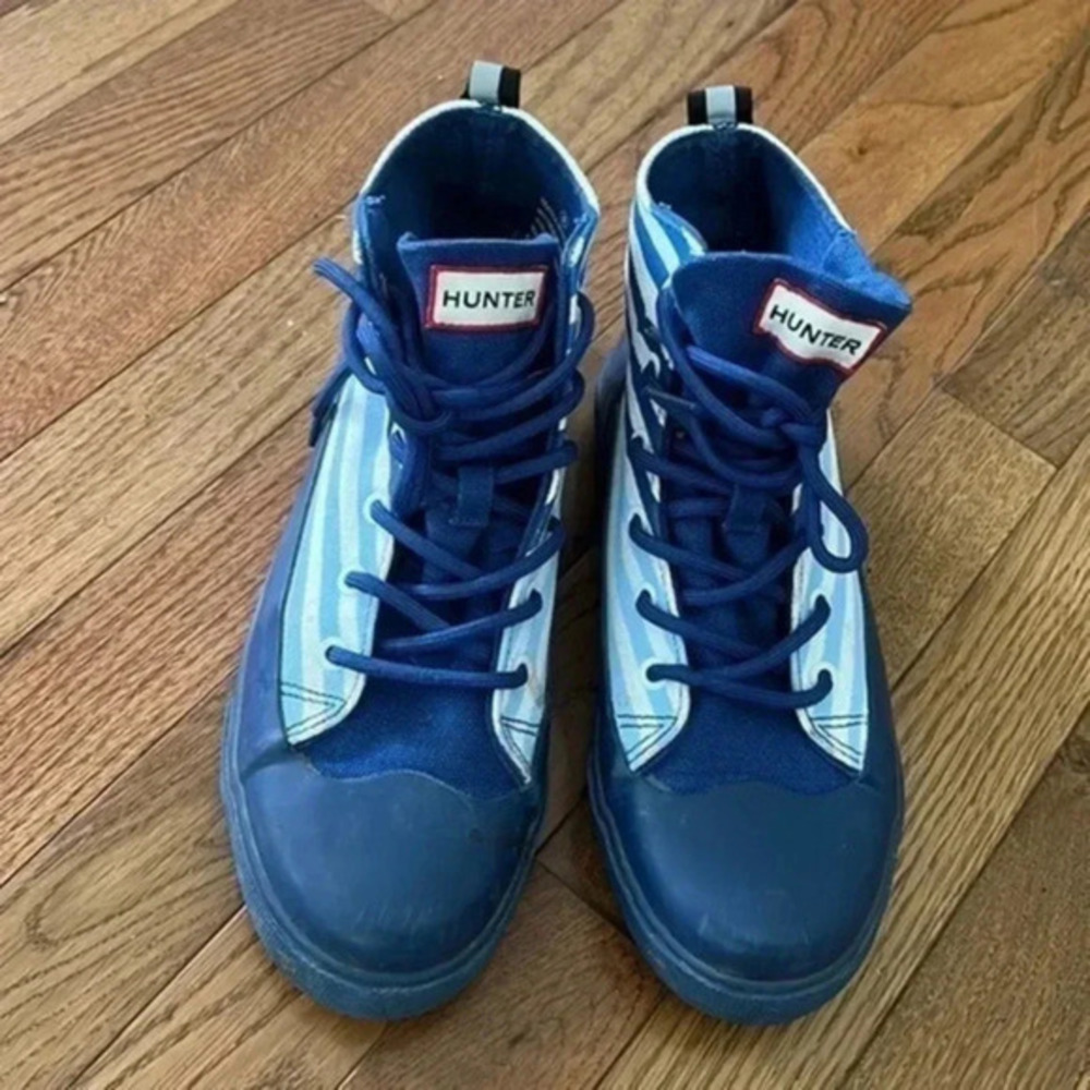 Hunter blue and white striped high top shoes size 5